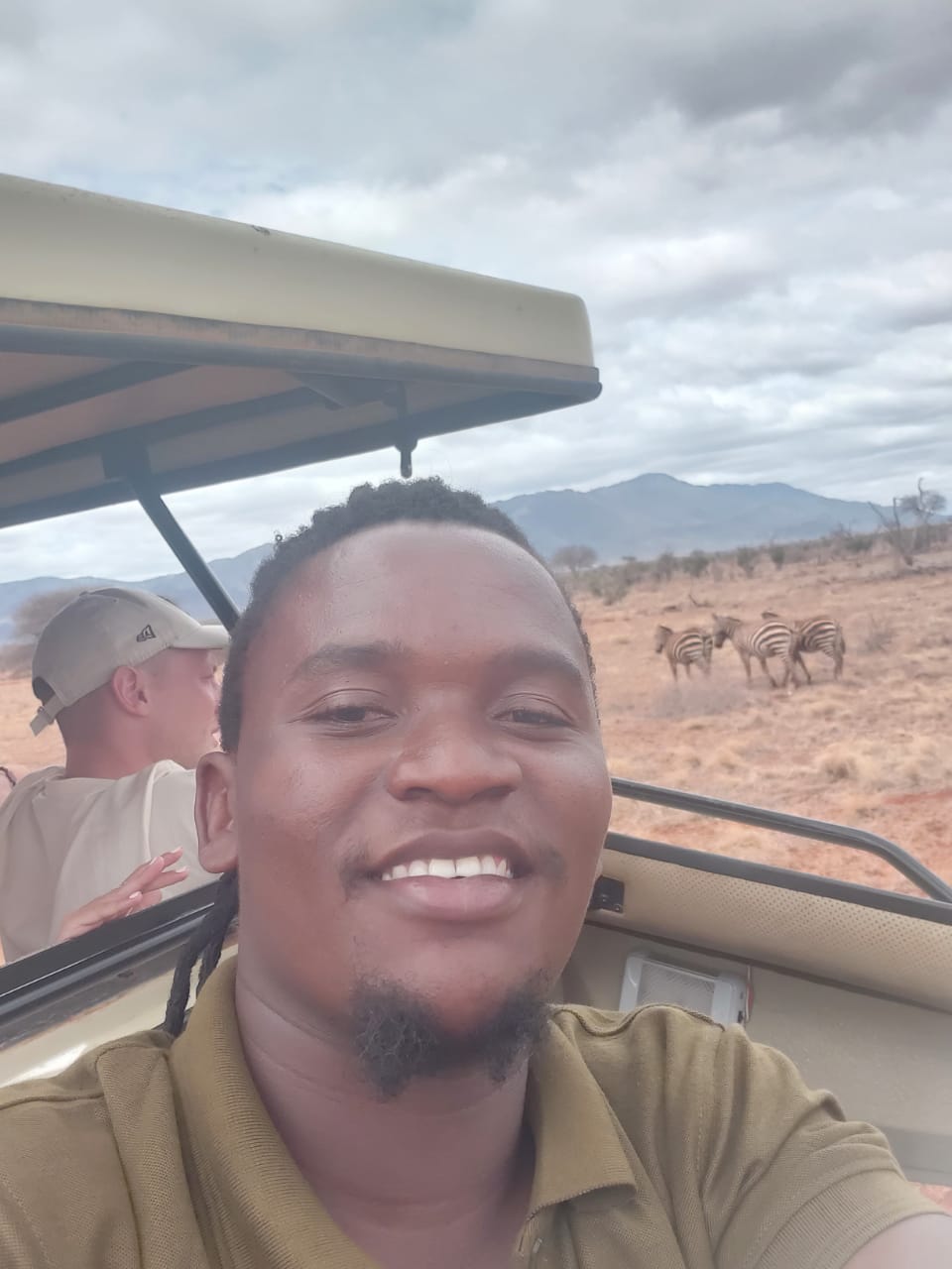 Michael Nutella in safari jeep con zebre